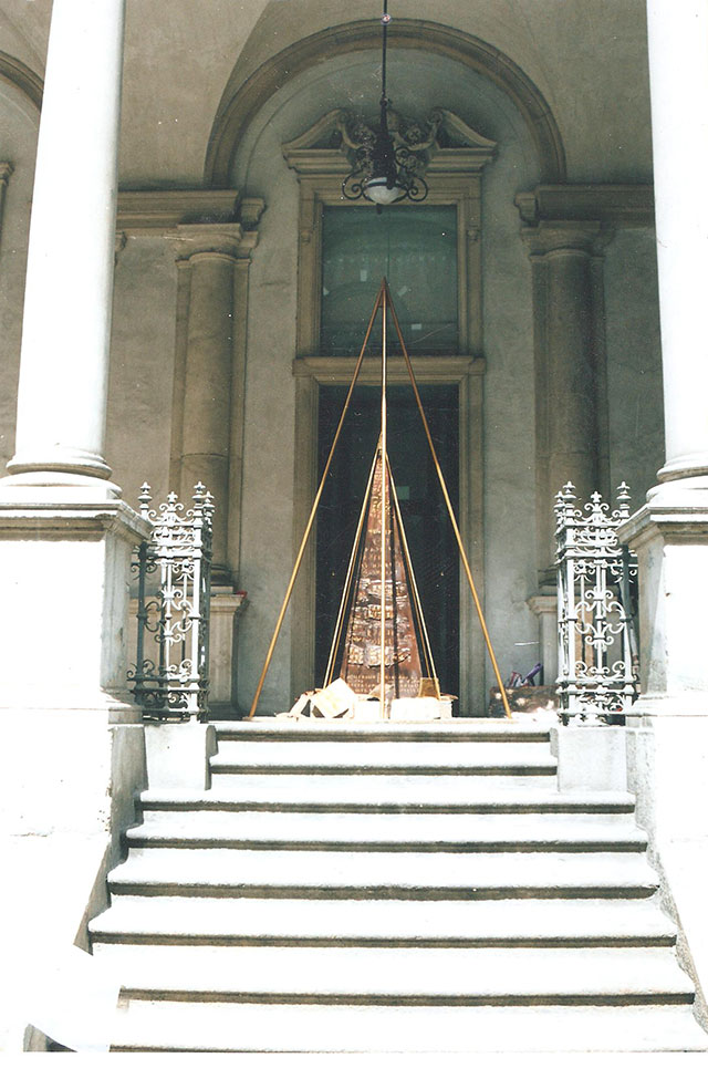 Installazione in Piazza dei mercanti, Milano, 2005